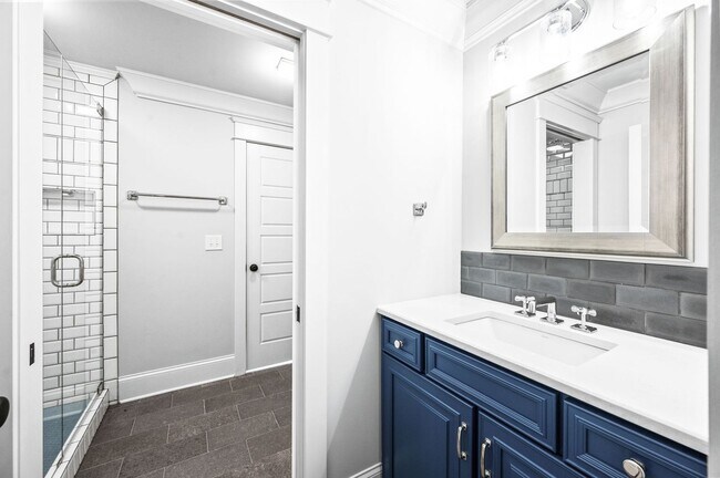 Building Photo - Stunning 5BE/4.5BA home nestled in the hig...