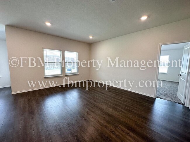 Building Photo - 264 Thoroughbred St