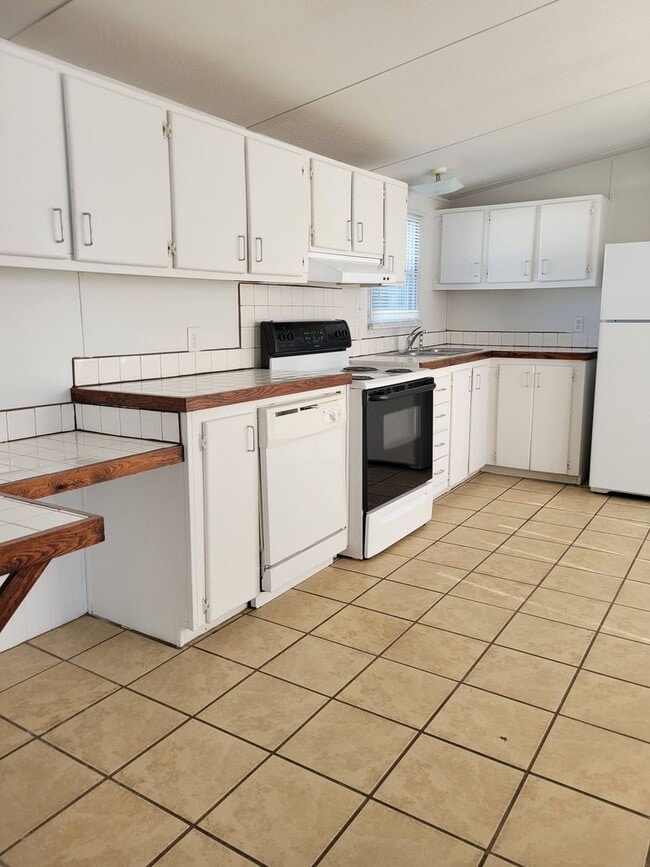 Building Photo - Ready to Move in