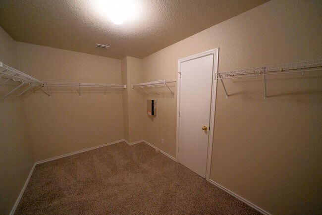 Building Photo - Charming 4-Bedroom, 2.5-Bathroom Home in C...