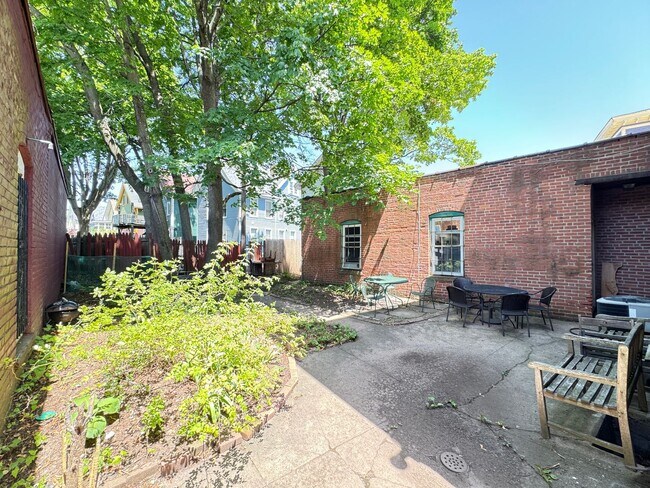 Building Photo - Furnished 1BR Suite in East Rock | Private Gated Garden | Cathedral Ceilings & Skylights