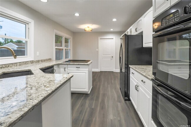 Building Photo - 34 Millbrook Dr