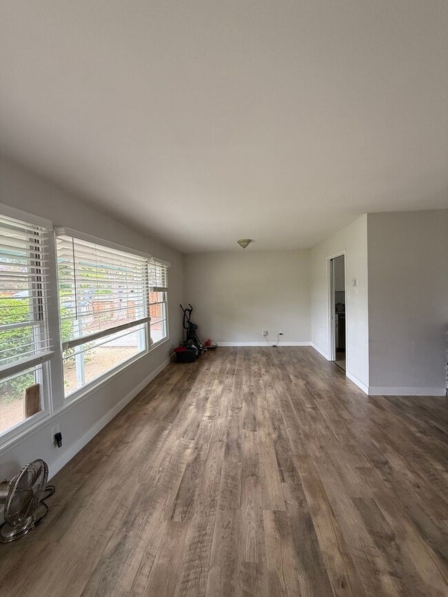 Building Photo - A very Close to Cal Poly Rental available!...