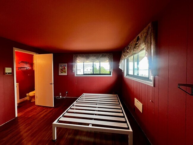 Building Photo - 4079 Saltspring Dr