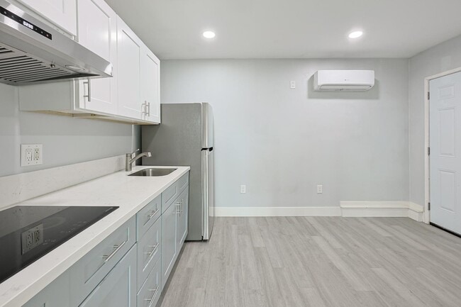 Building Photo - 3772 Clavelita St