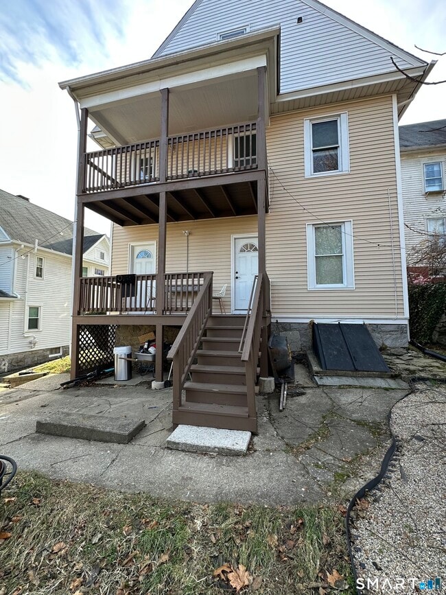 Building Photo - 27 E 9th St