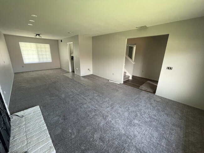 Building Photo - 4 Bedroom Cul-du-sac Home Avaialble!