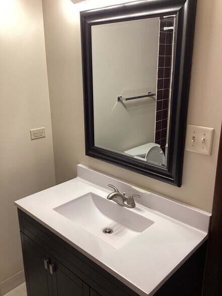 Building Photo - 9839 Ridgeland Ave