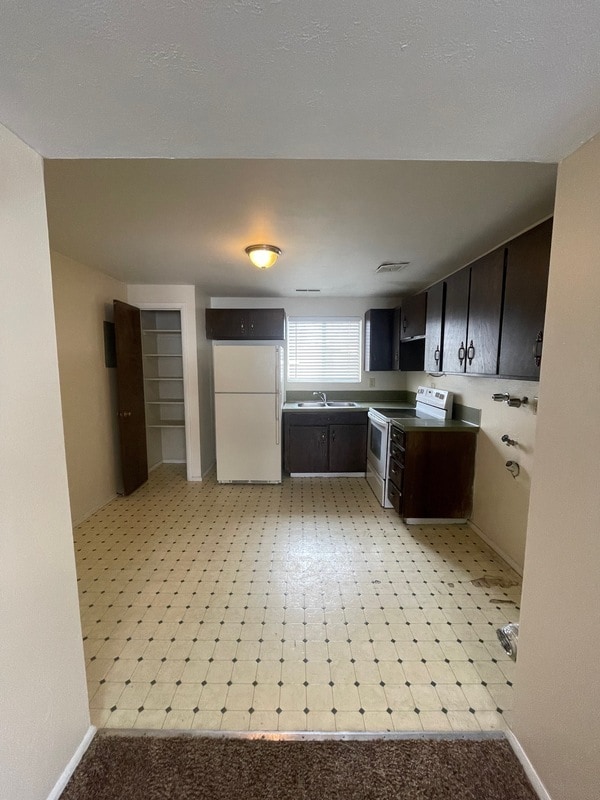 Building Photo - 1542 S 400 E