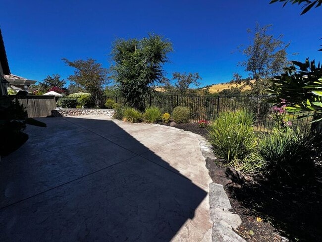 Building Photo - Spacious 3BR, 2BA with Solar and Modern Up...