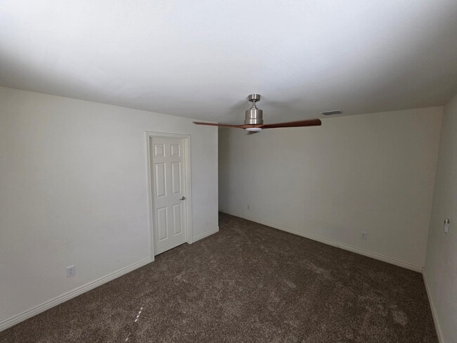 Building Photo - 2756 E Hickory St