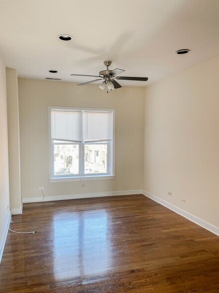 Building Photo - 849 W Cornelia Ave