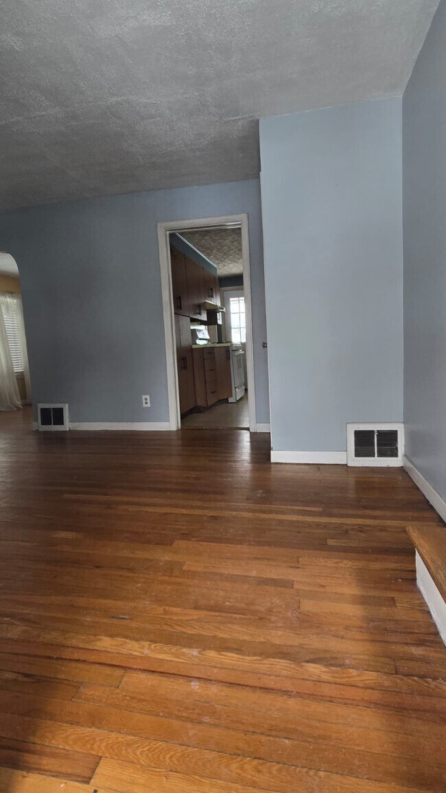 Building Photo - 119 Lincoln Ave