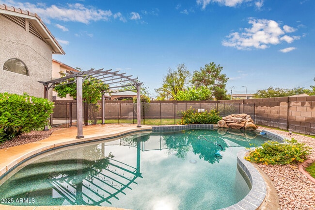 Building Photo - 1132 N Hudson Pl