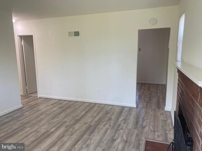 Building Photo - 2200 Greenwich St