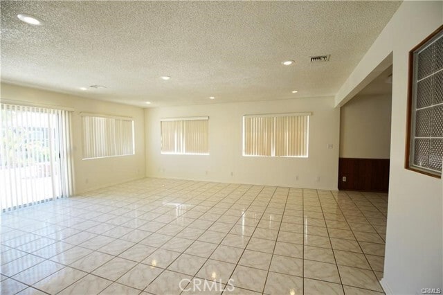 Building Photo - 6012 Oak Ave