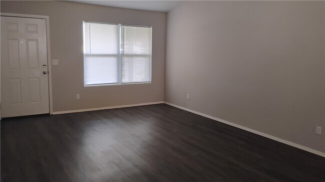 Building Photo - 1701 Forest Dr