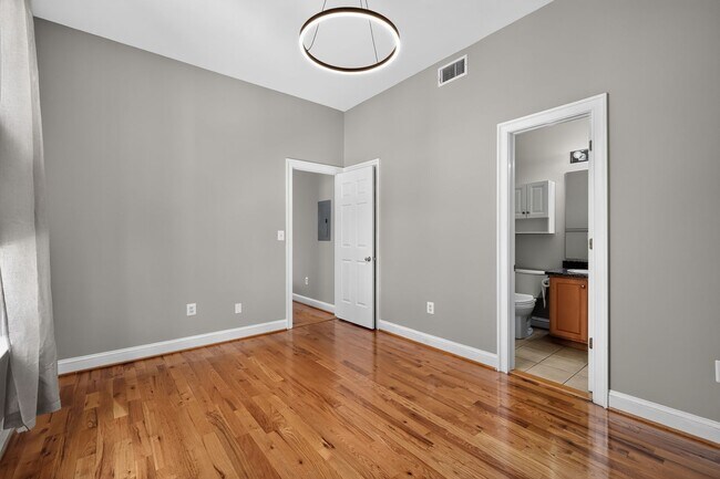 Building Photo - 1340 Q St NW