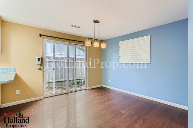 Building Photo - Gorgeous 3 Bedroom Home with SwimSpa Avail...