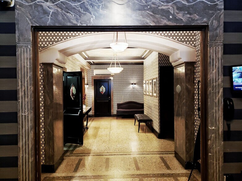 Building Photo - 227 E 57th St