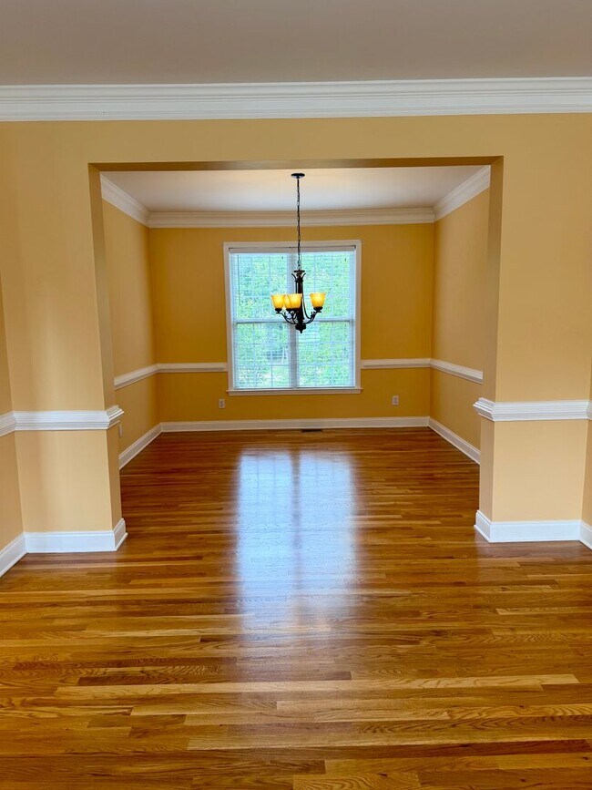 Building Photo - Stunning 5BR Retreat in Gated Village at Telfair
