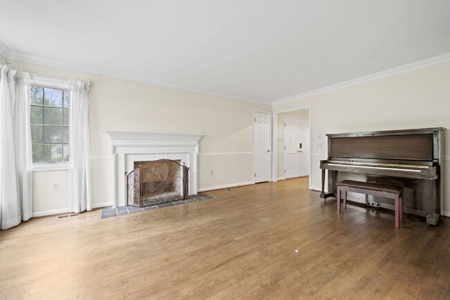 Building Photo - Elegant Tudor-Style Home in a Peaceful Oakton Setting