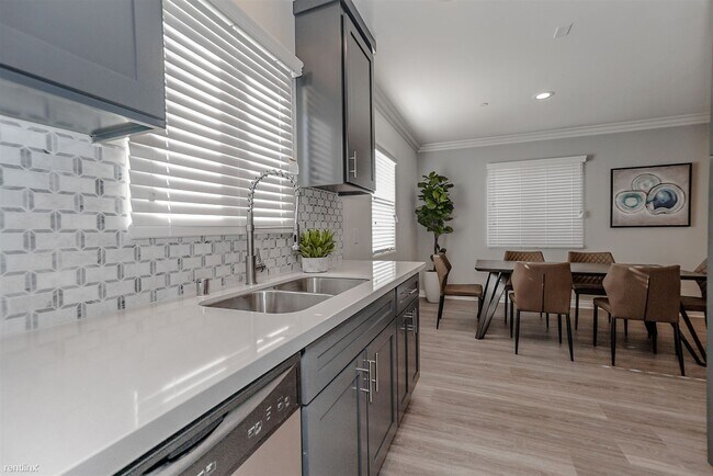 Building Photo - 4 br, 4 bath Duplex - 4508 Esmeralda Stree...