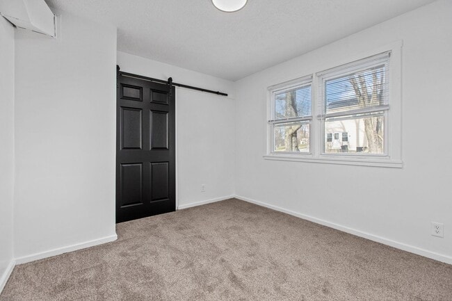 Building Photo - Charming 2-bedroom, 1-bathroom townhouse l...