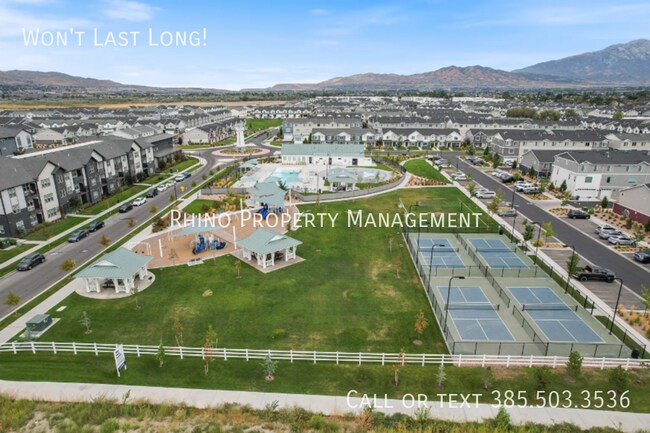 Building Photo - 1092 E Vessel Ct