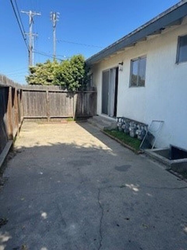 Primary Photo - 112 S M St