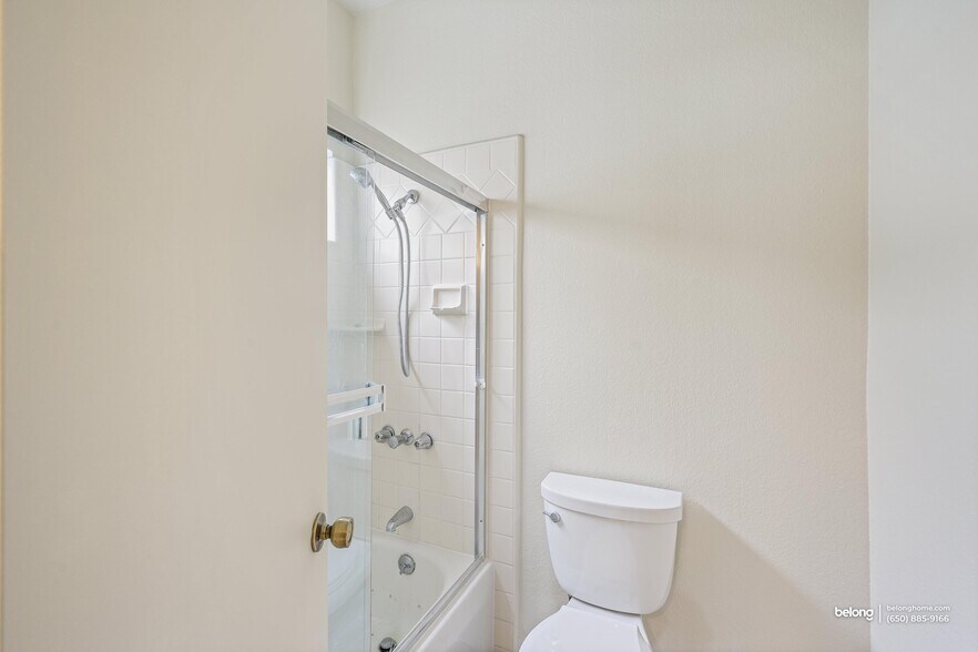 Building Photo - 4685 Albany Cir