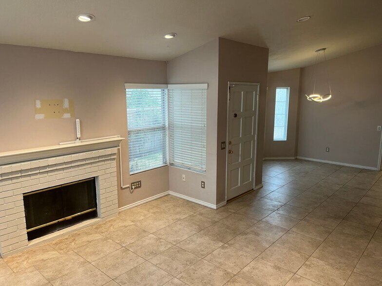 Building Photo - 28098 Lemonwood Dr