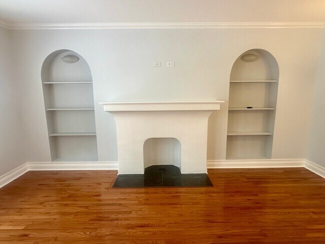 Building Photo - 2310 W Farwell Ave