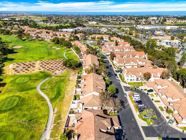Building Photo - Charming 2 Bed | 2 Bath Single-Story Home with Golf Course Views!