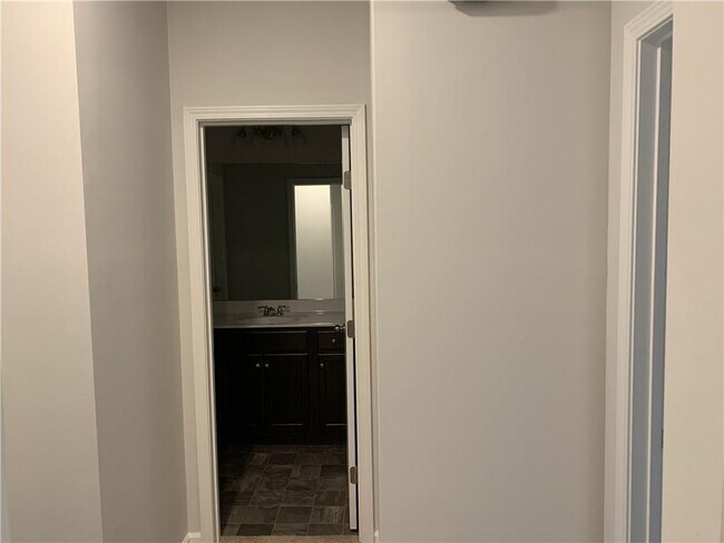 Building Photo - 430 Broadmoor Dr