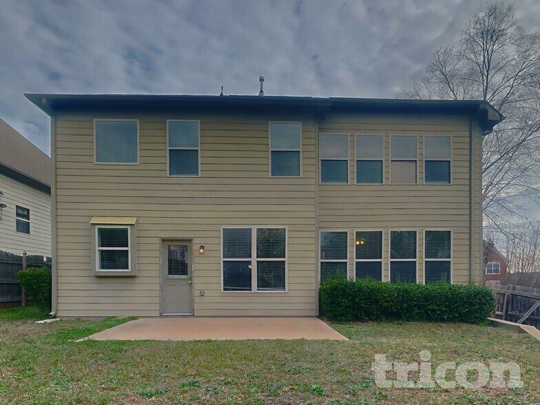 Building Photo - 5517 Village Trace