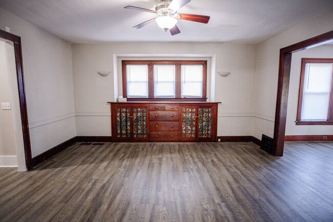 Building Photo - Spacious and Beautidul Four Bedroom Home!