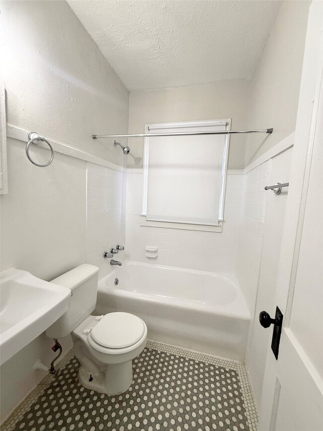 Building Photo - 1126 Berthea St