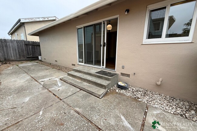 Building Photo - 37 Willow Ave