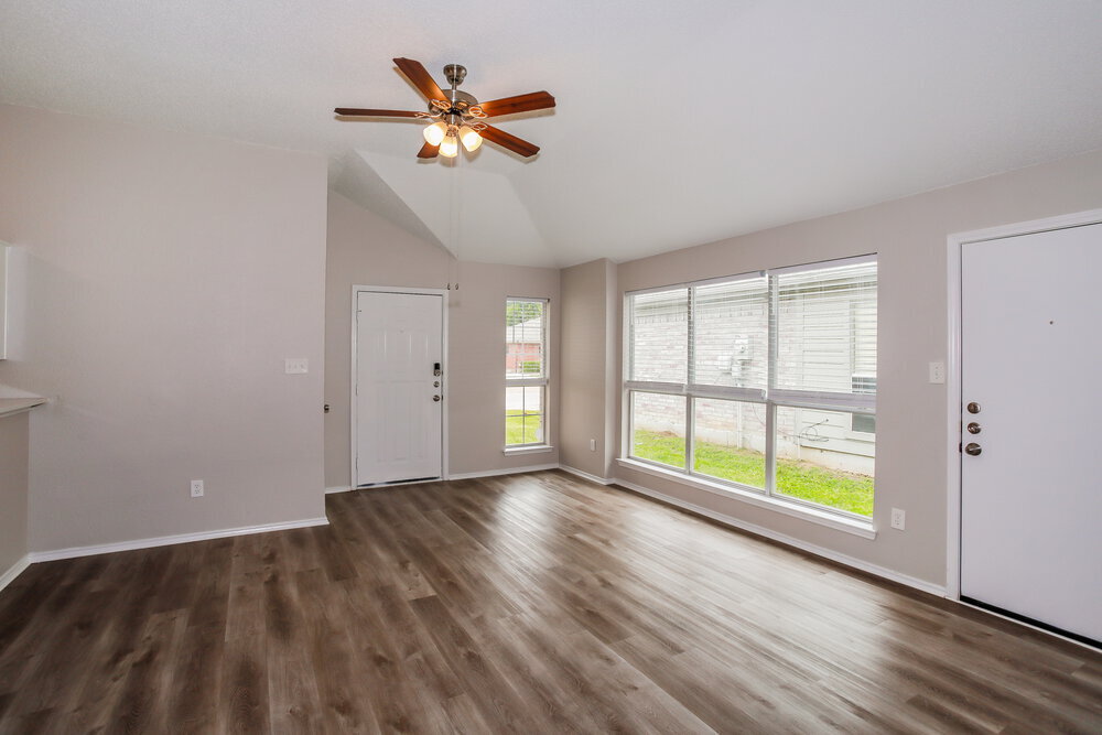 Building Photo - 10529 Flamewood Dr