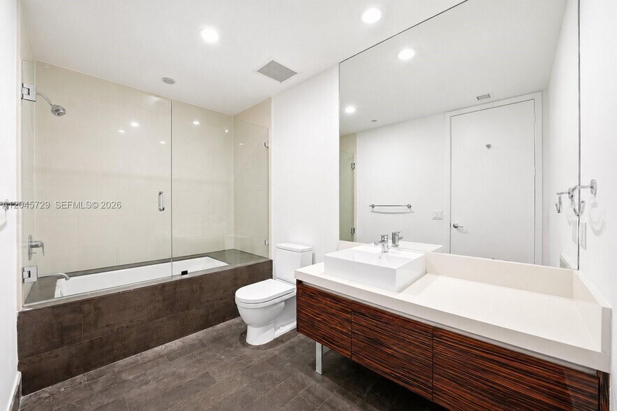Building Photo - 1100 Biscayne Blvd