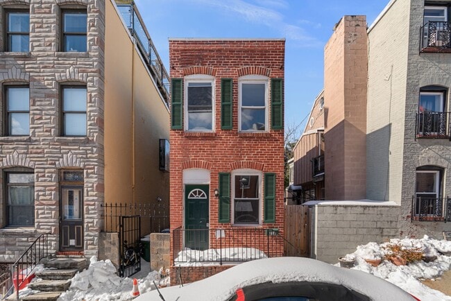 Building Photo - 216 S Castle St