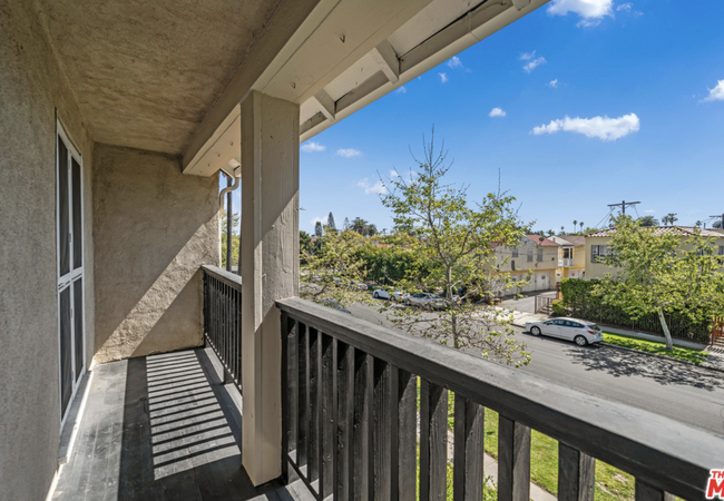 balcony - 5119 W 21st St