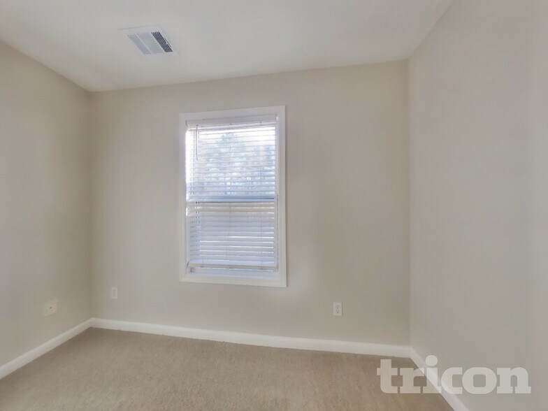 Building Photo - 45 Shenandoah Ln