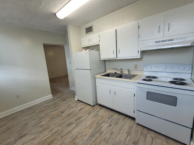 Building Photo - 300 Miracle Strip Pkwy