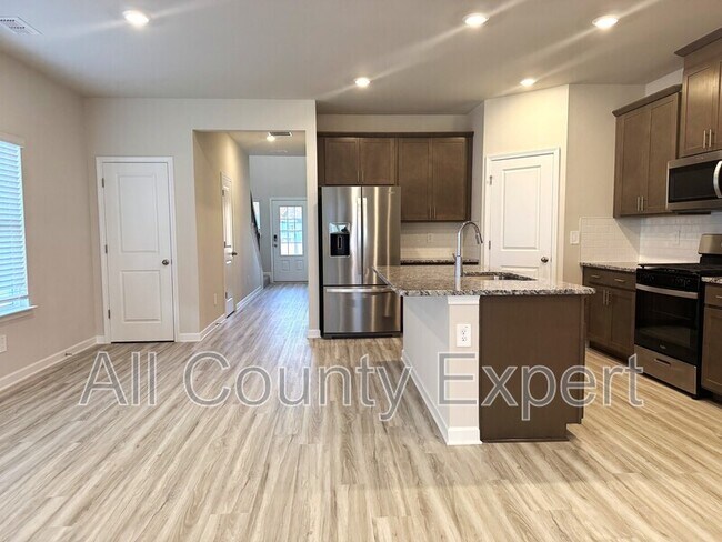 Building Photo - 823 Misty Holw Trl