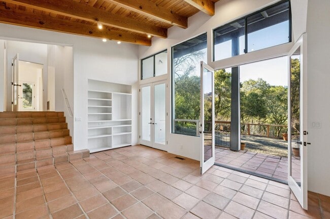 Building Photo - Charming 4BR Home Available in Private Portola Valley Cul de Sac