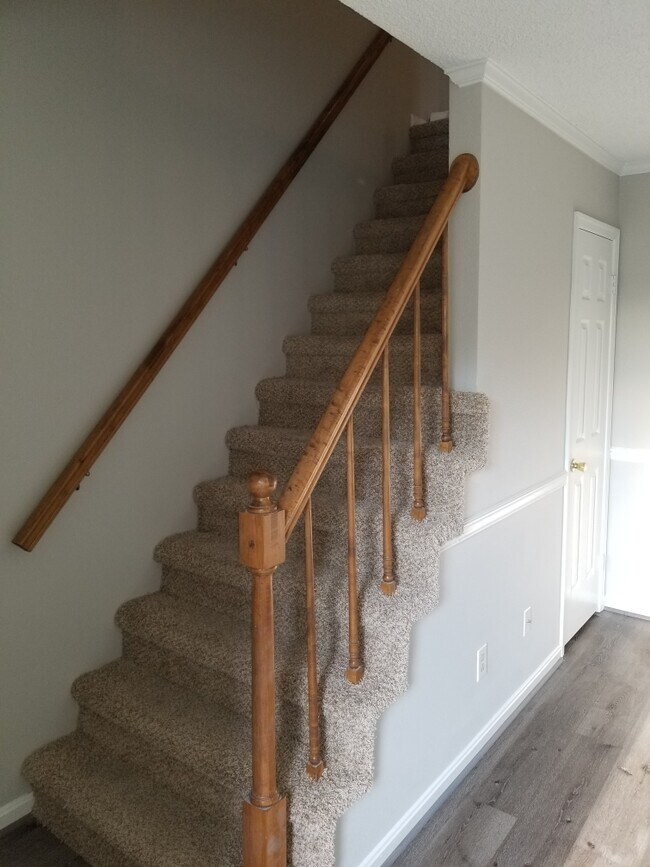 Building Photo - 42 Koncer Dr