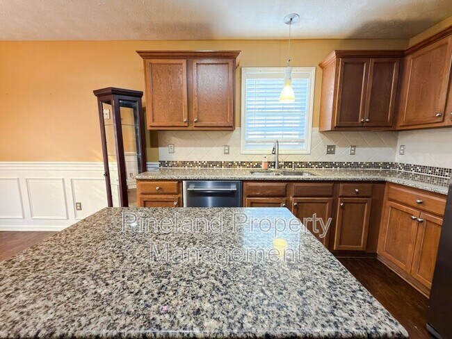 Building Photo - 215 Americana Dr