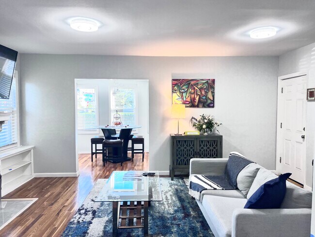 living room - 189 Pomona Ave